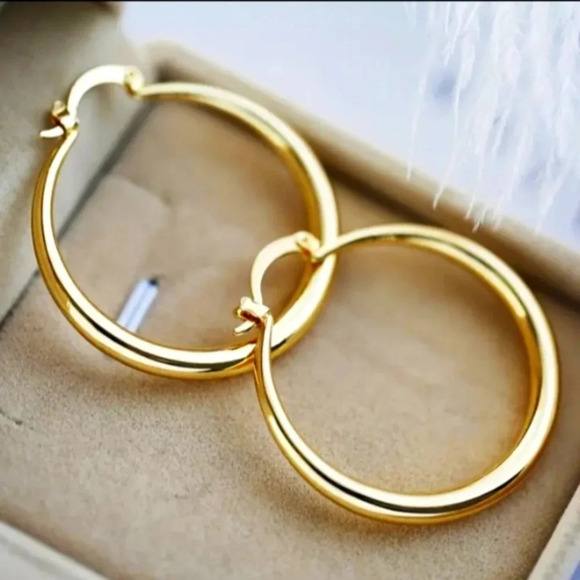 Women Fashin 18K Gold Plated Hoop Earrings..hypoallergenic. NWT - Picture 1 of 3
